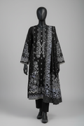 Mannequin wearing a black printed
outfit with a desert background